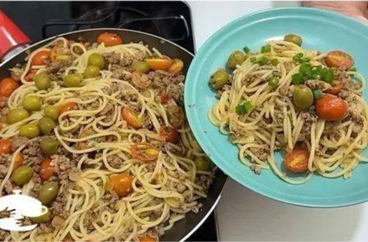 Macarrão na Manteiga com Carne Moída