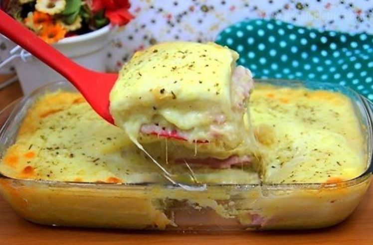 Torta de batata com recheio de presunto e queijo