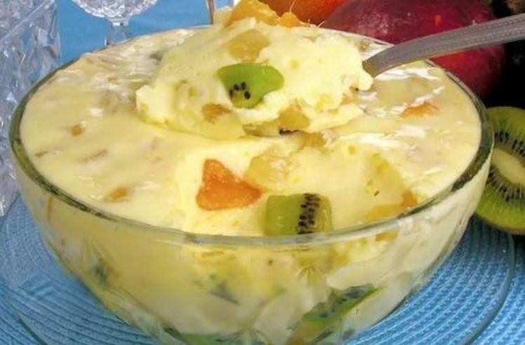 Mousse de Salada de Frutas Cremosa