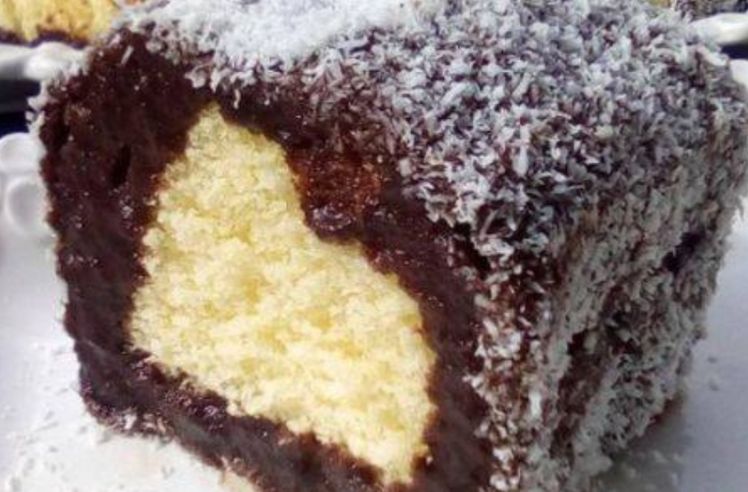 Bolo de Chocolate com Cobertura de Coco