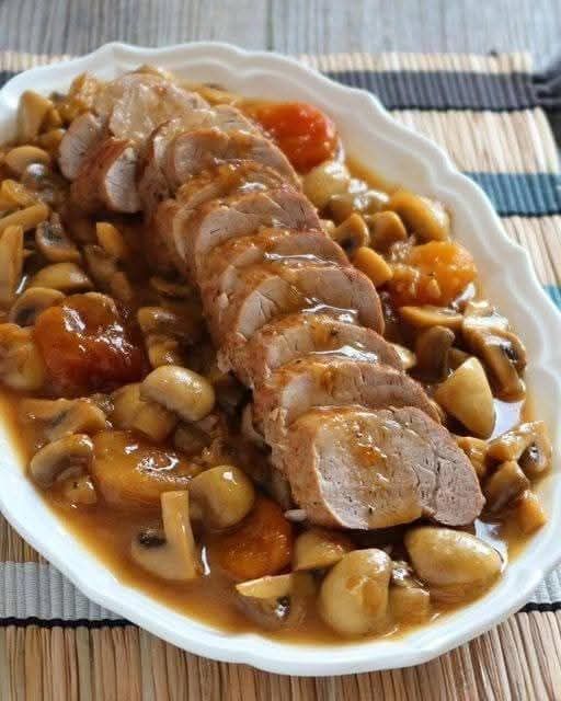 Lombinho De Porco Com Molho De Cogumelo e Cerveja