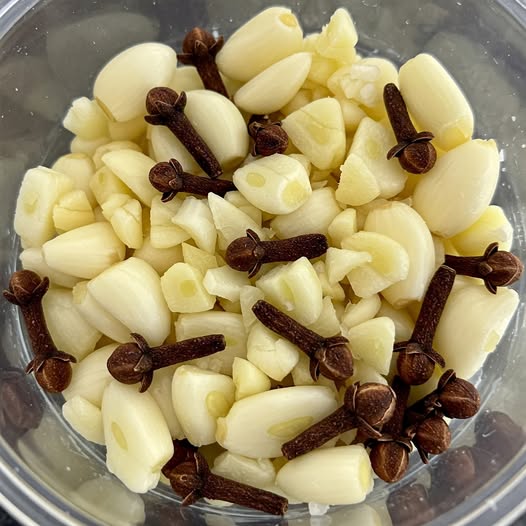 Misture Alho e Cravo